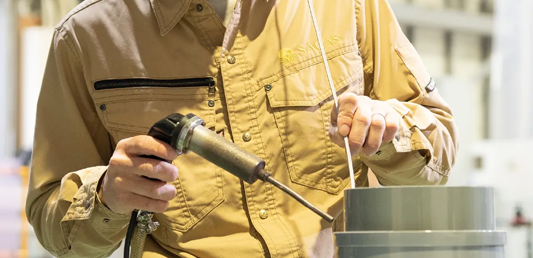 熟練の職人による技で難形状も実現